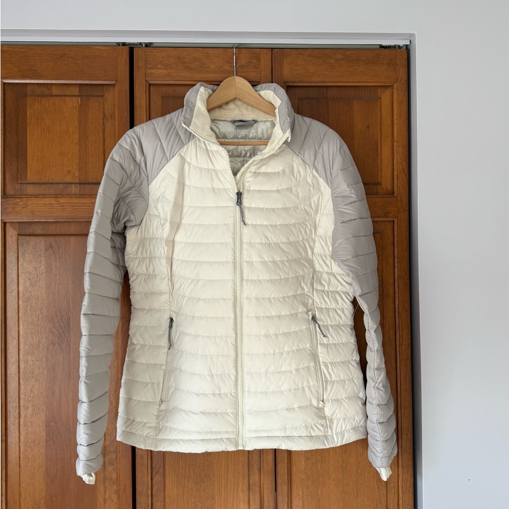Columbia Two-Tone Packable Puffer Jacket in Cream & Light Gray